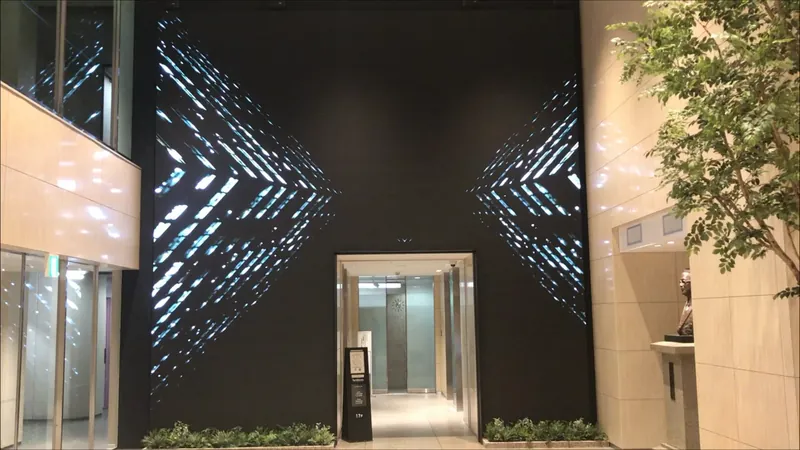 本社ビル エントランススペース 大型サイネージゲート演出
